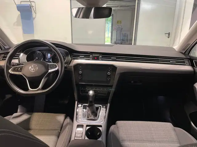 Volkswagen Passat view 7