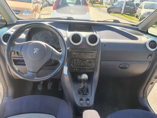Peugeot 1007 view 4