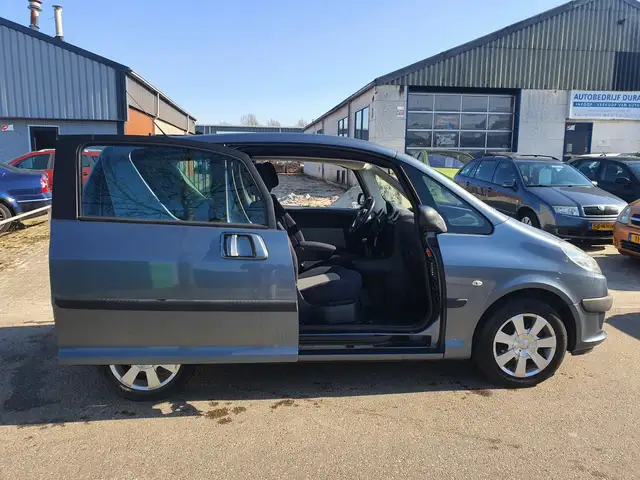 Peugeot 1007 view 14