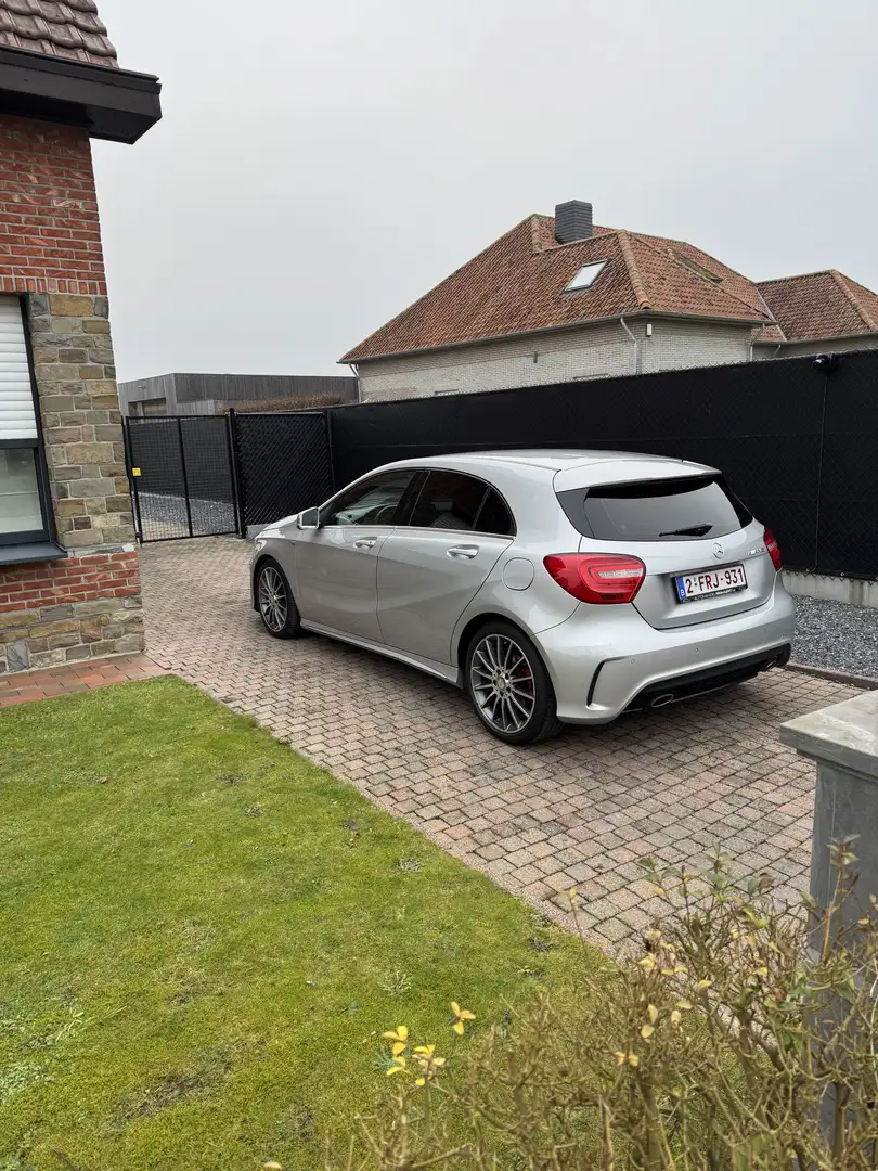Mercedes-Benz A 180 AMG Line - 2