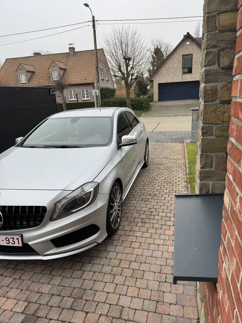 Mercedes-Benz A 180 AMG Line - 1