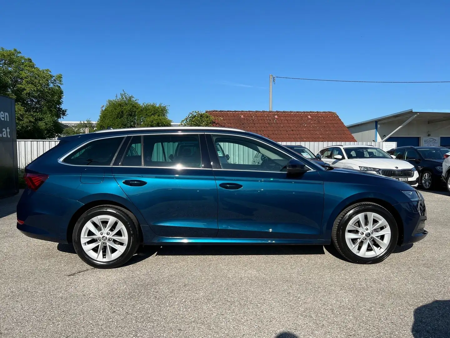Skoda Octavia Combi 2,0 TDI Style DSG | AHK*HUD Blau - 2