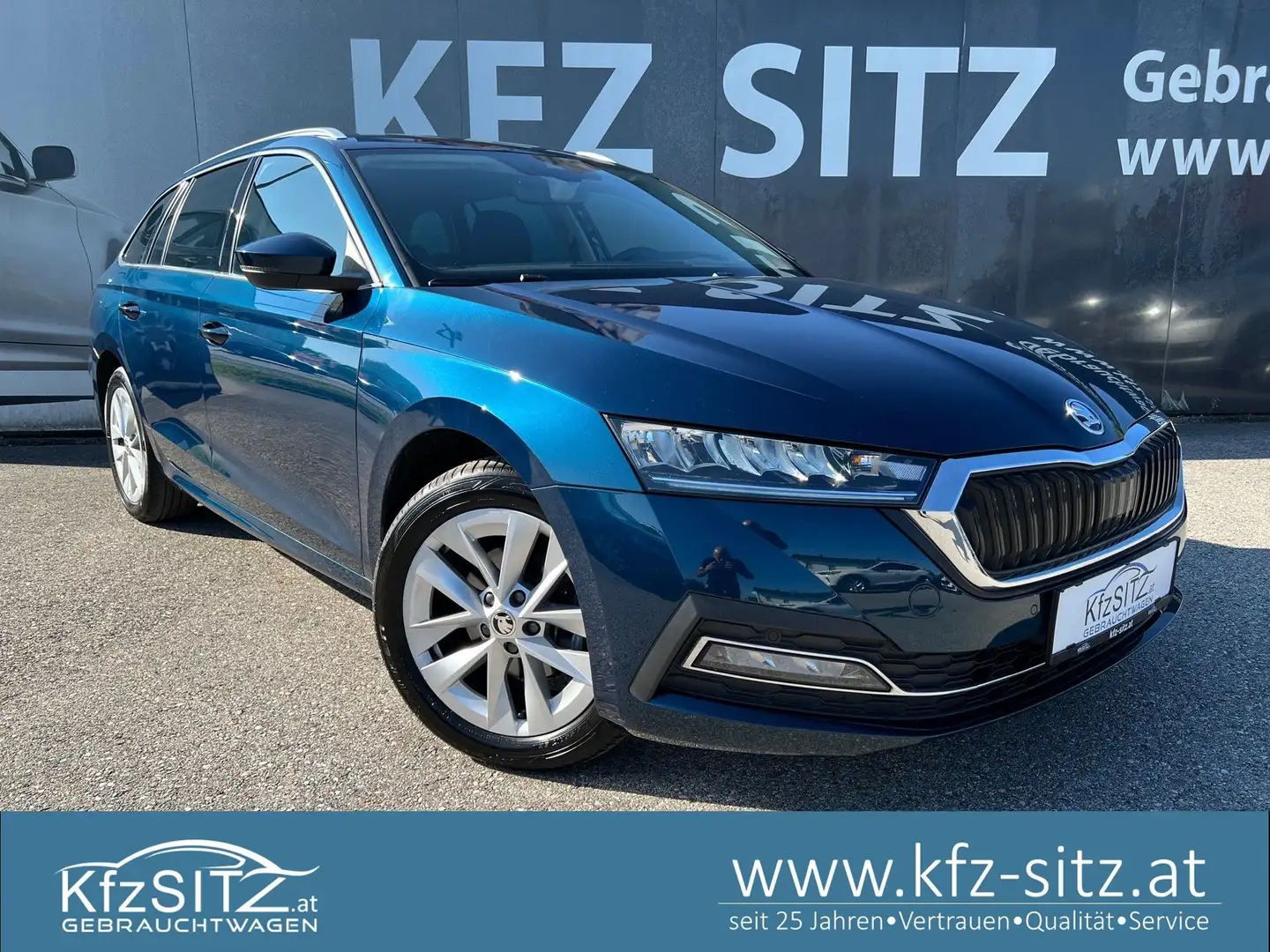 Skoda Octavia Combi 2,0 TDI Style DSG | AHK*HUD Blau - 1