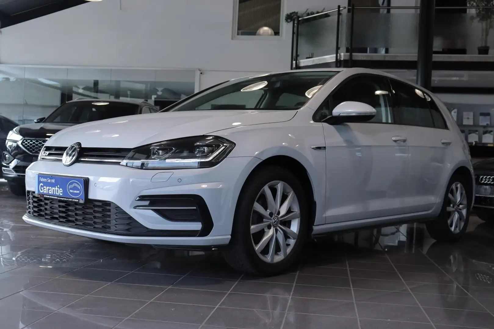 Volkswagen Golf 1.5 TSI Highline R-LINE *LED*NAVI*SHZ* Silber - 2