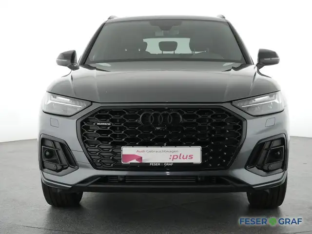 Audi Q5 view 10