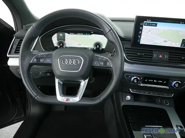 Audi Q5 view 9