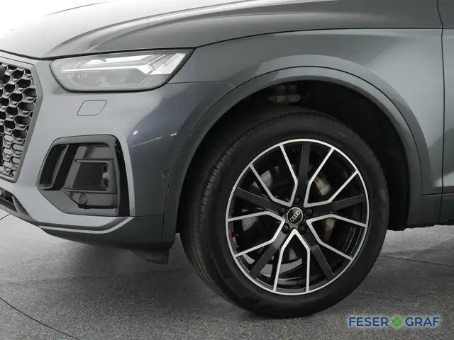 Audi Q5 view 13