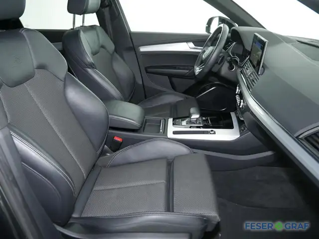 Audi Q5 view 4