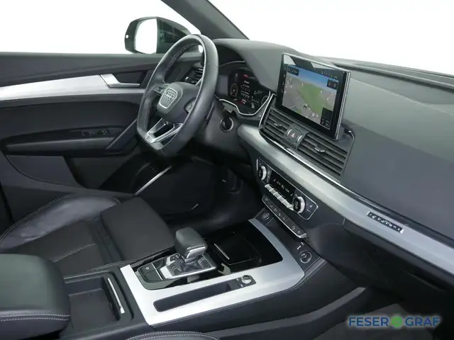Audi Q5 view 3