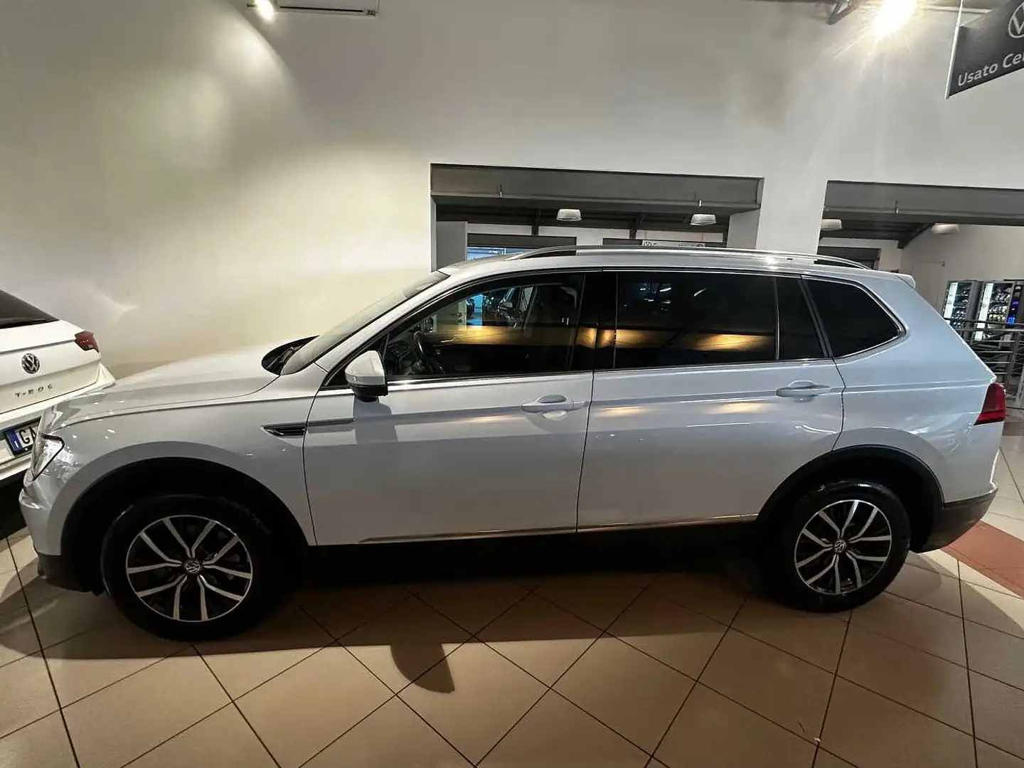 Volkswagen Tiguan Allspace 2.0 TDI SCR DSG Business BMT Bianco - 2