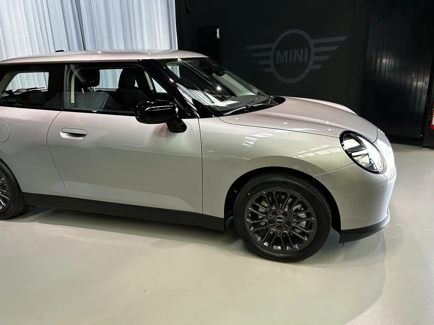 MINI Cooper E Essential Trim - 1