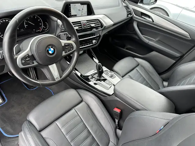 BMW X3 view 8
