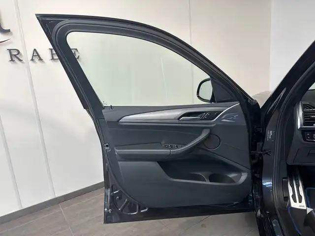 BMW X3 view 6