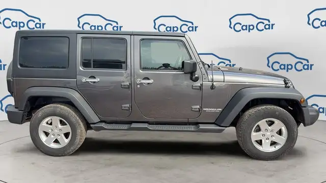 Jeep Wrangler view 4