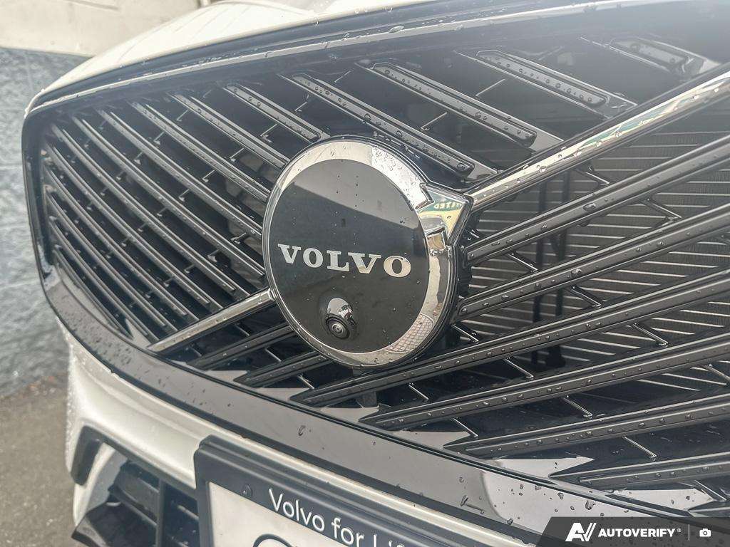 2026 Volvo XC60 T8 AWD Plus Dark Theme thumb 9