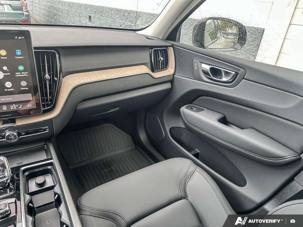 2026 Volvo XC60 T8 AWD Plus Dark Theme thumb 25