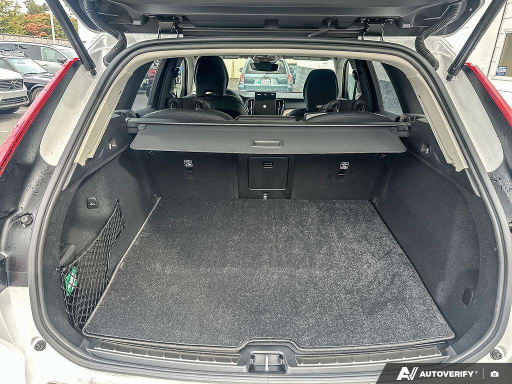 2026 Volvo XC60 T8 AWD Plus Dark Theme thumb 12