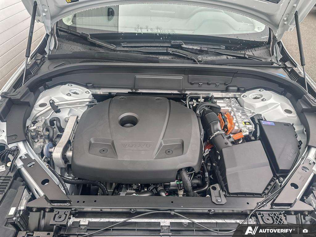 2026 Volvo XC60 T8 AWD Plus Dark Theme thumb 10