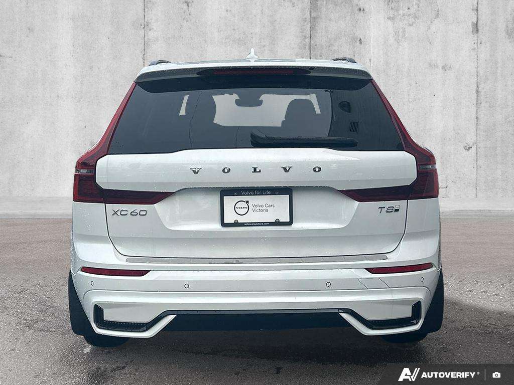 2026 Volvo XC60 T8 AWD Plus Dark Theme alt 5