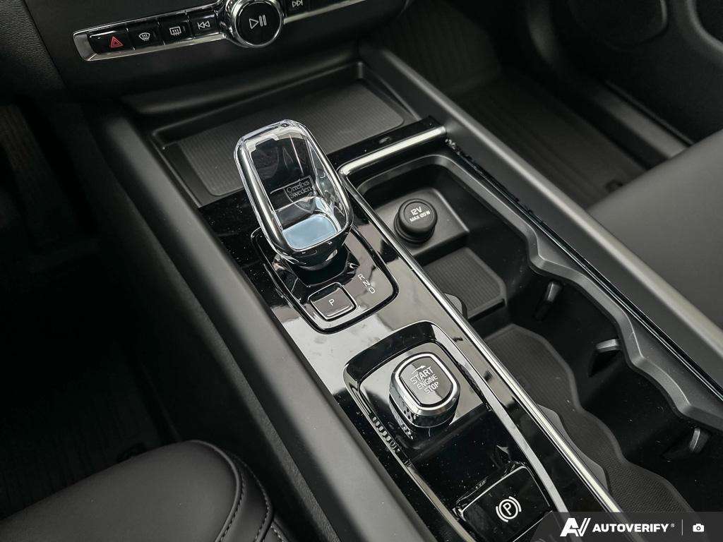 2026 Volvo XC60 T8 AWD Plus Dark Theme thumb 18