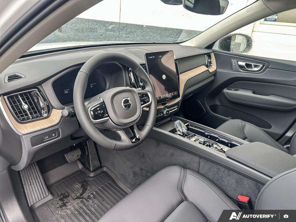 2026 Volvo XC60 T8 AWD Plus Dark Theme thumb 13