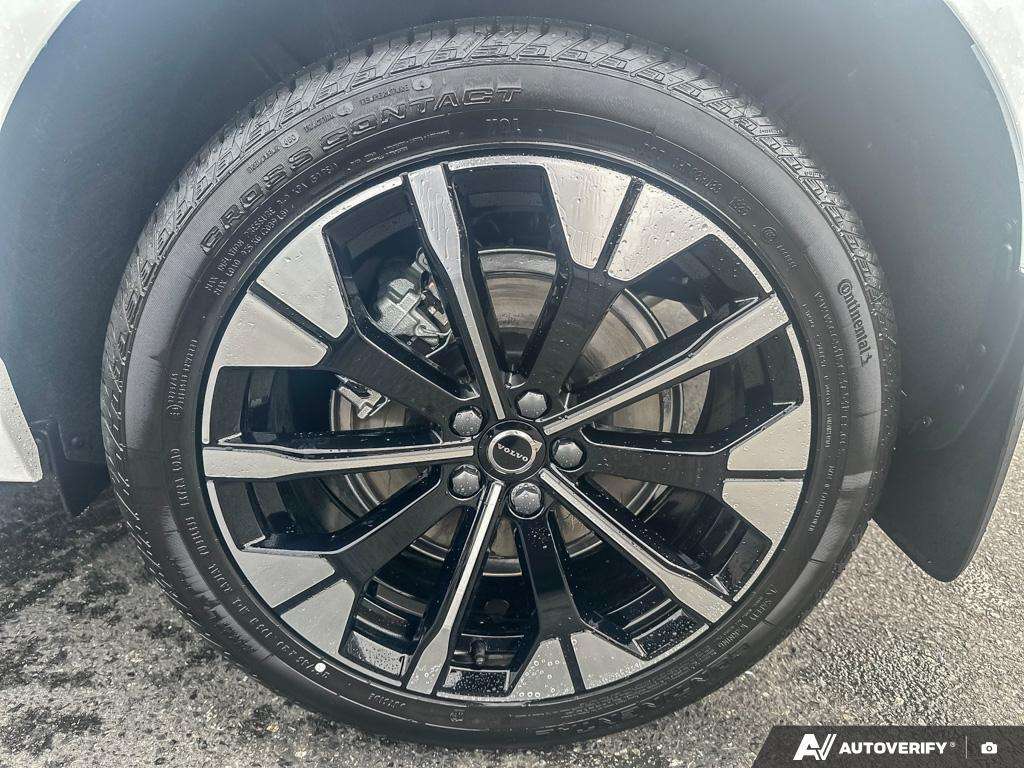 2026 Volvo XC60 T8 AWD Plus Dark Theme thumb 6