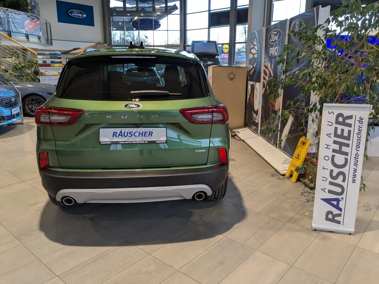 Ford Kuga 2.5 l FHEV 180 kW Titanium 8