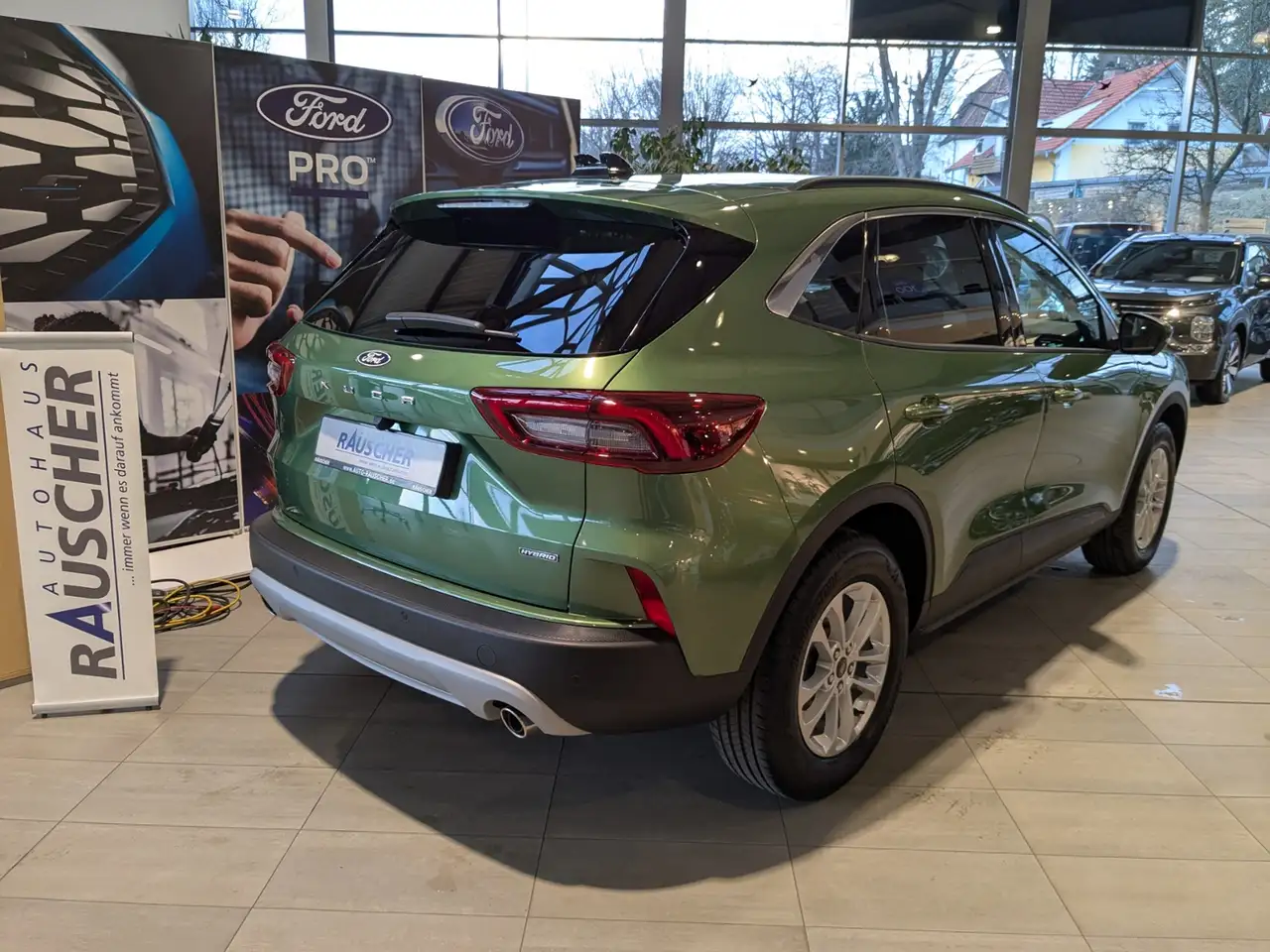Ford Kuga 2.5 l FHEV 180 kW Titanium 3