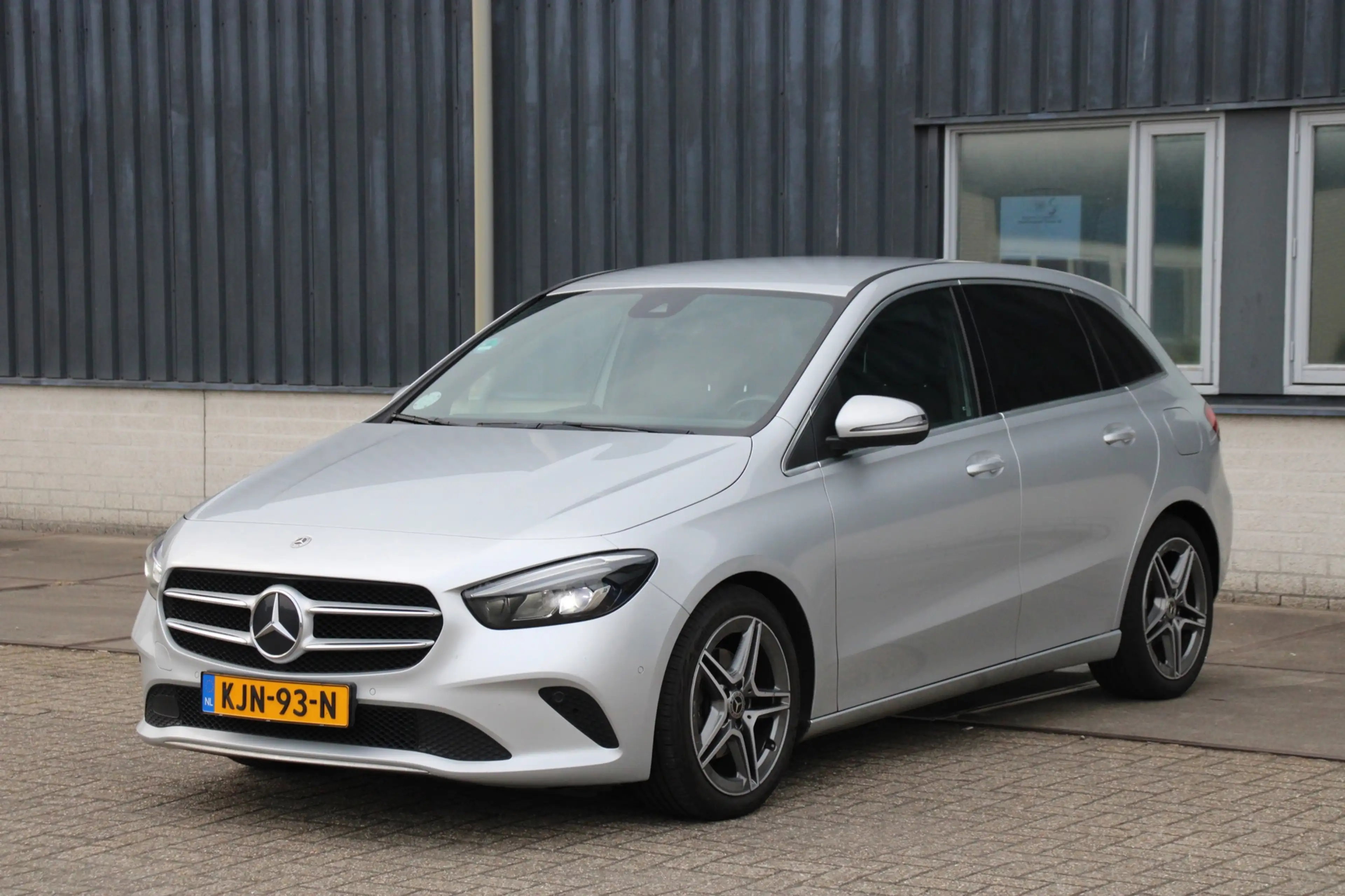 Mercedes-Benz B 200 200d 2.2D Business Line LED Adapt. Cruise H-Leder — photo 8