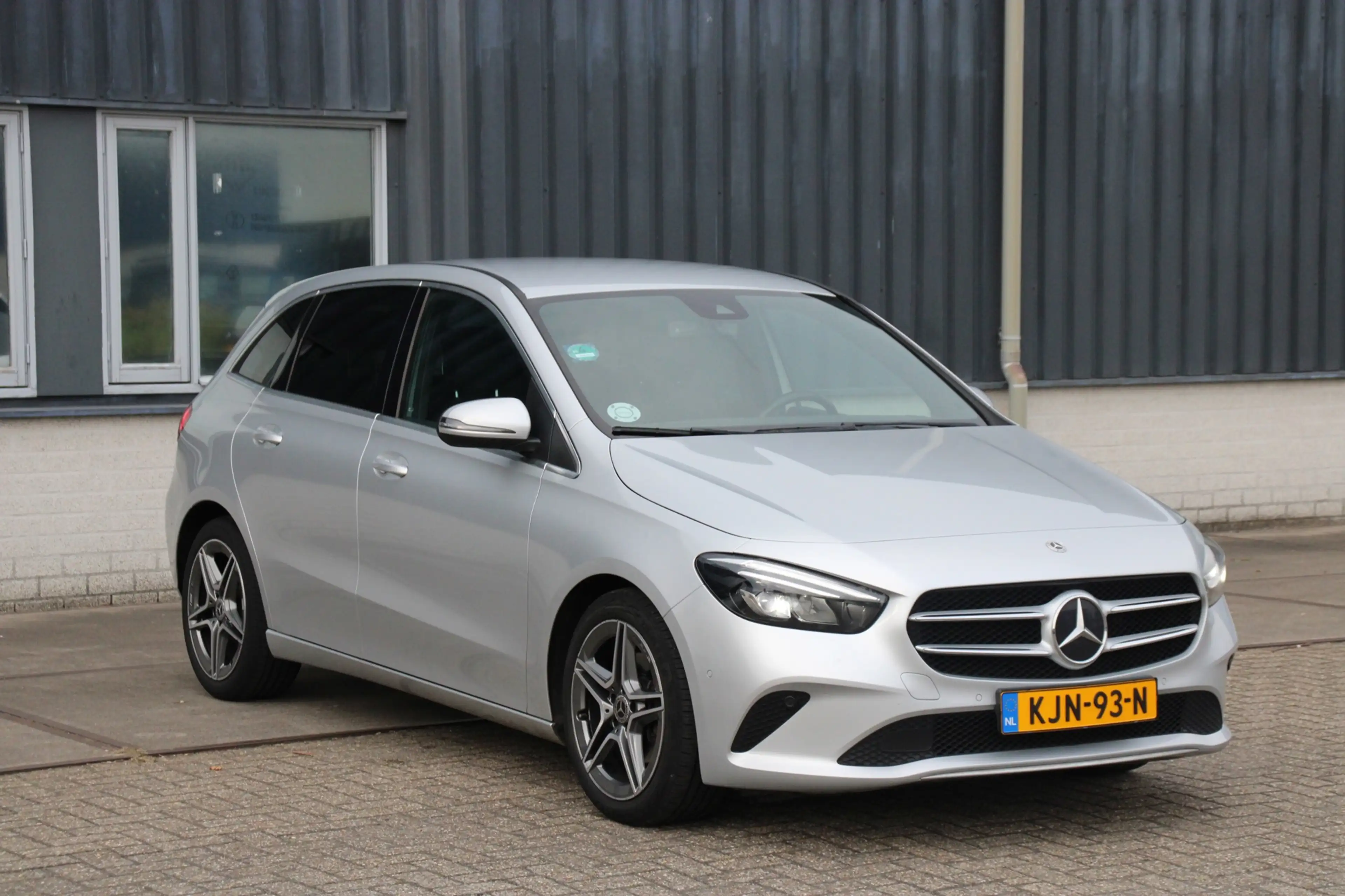 Mercedes-Benz B 200 200d 2.2D Business Line LED Adapt. Cruise H-Leder — photo 9