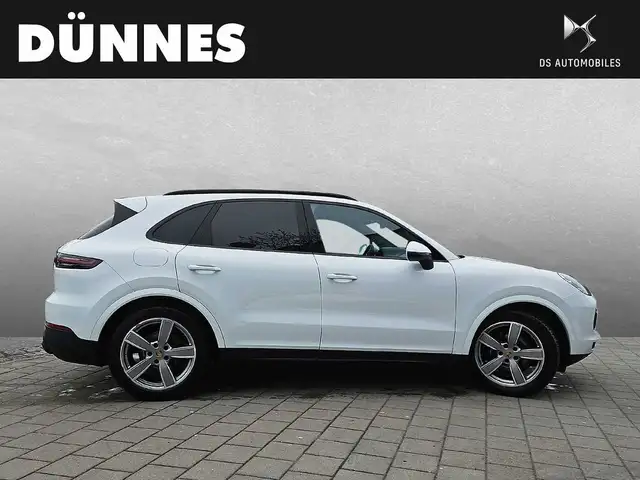 Porsche Cayenne view 3