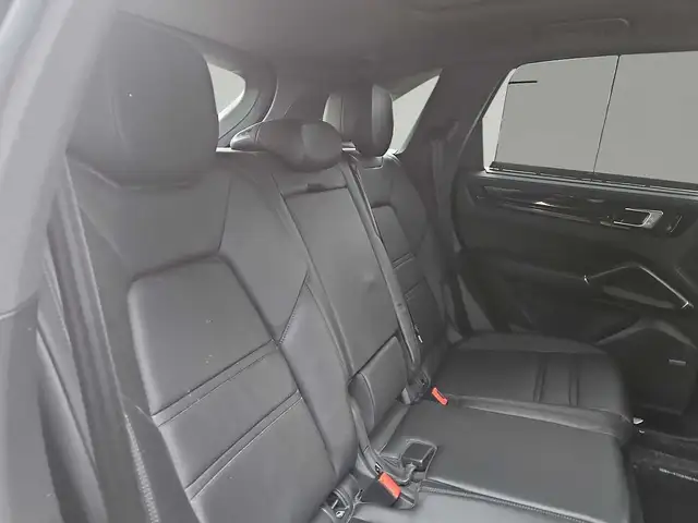 Porsche Cayenne view 11