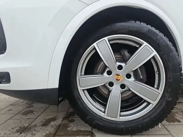Porsche Cayenne view 6