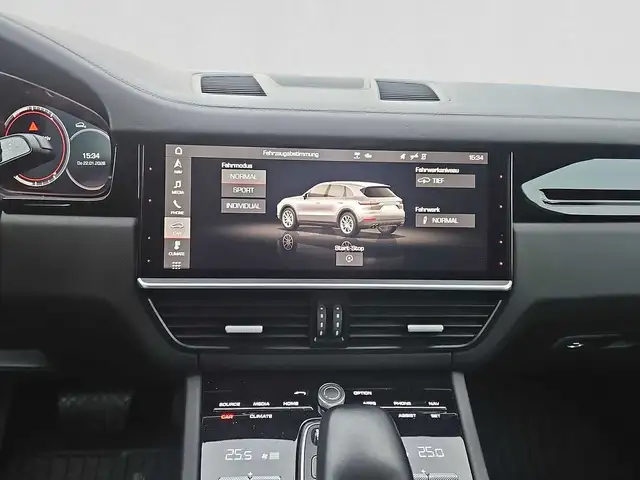 Porsche Cayenne view 13