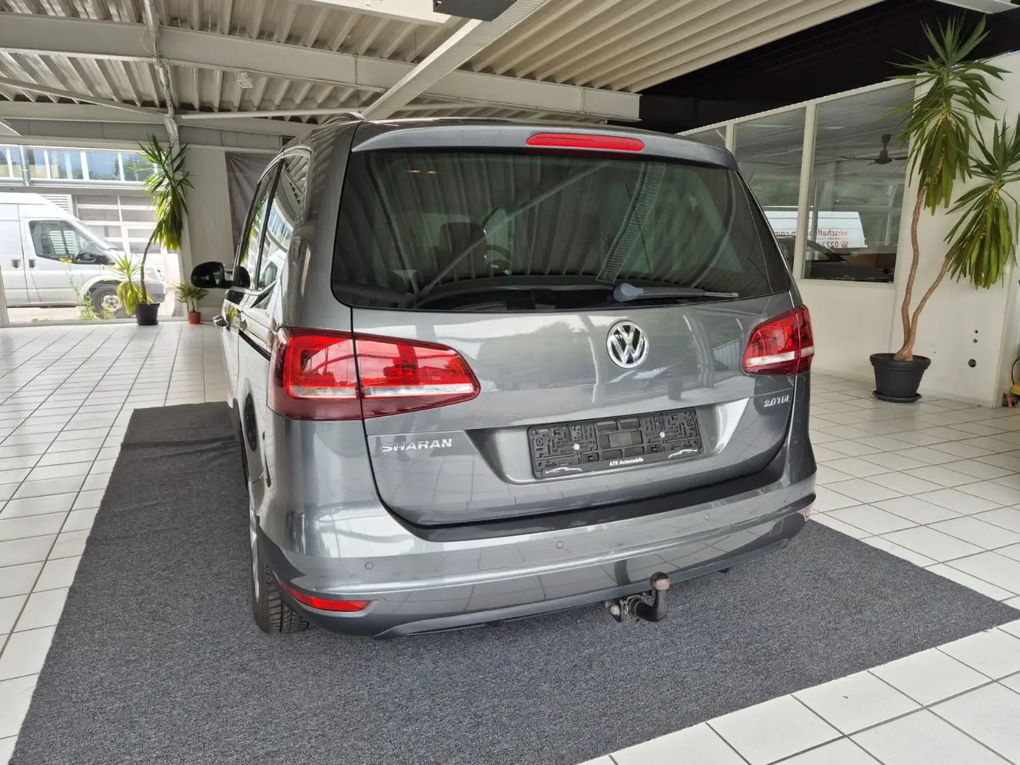 Volkswagen Sharan Comfortline BMT*7SITZ*SITZHZ*TEMPOMAT*AHK Gris - 2