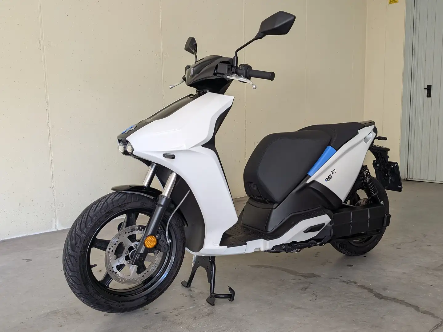 Ray 7.7 White - 1