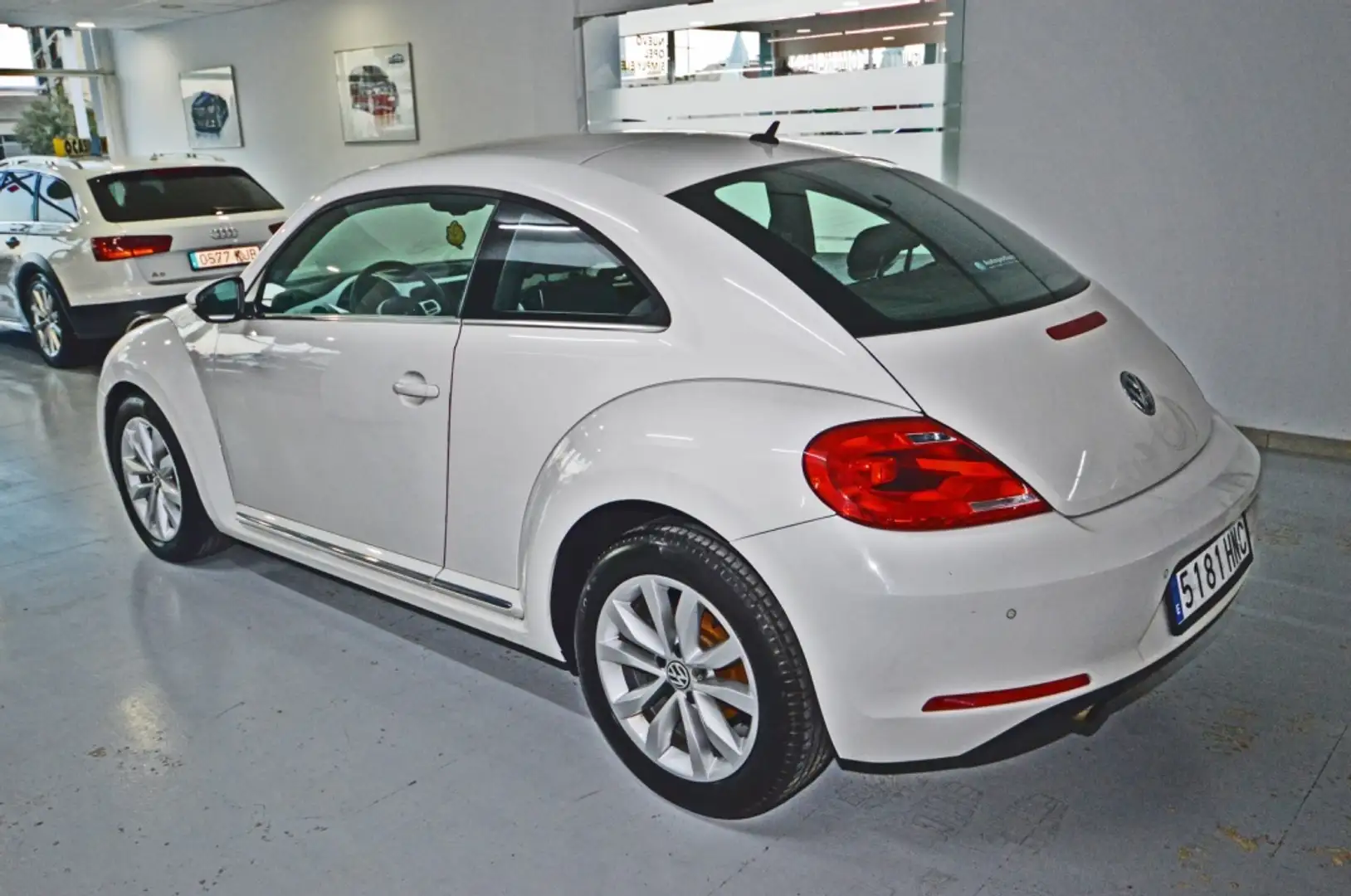 Volkswagen Beetle 1.6TDI Design 105 Blanco - 2