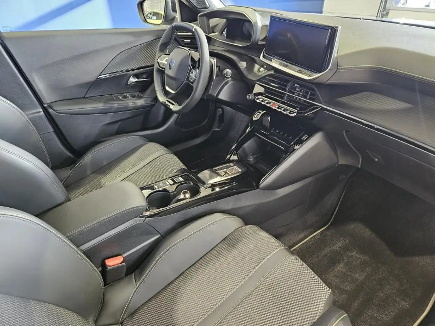 Peugeot 2008 GT 1.2i 130pk Automaat 360 Camera/Adaptive Cruise/ Grijs - 2