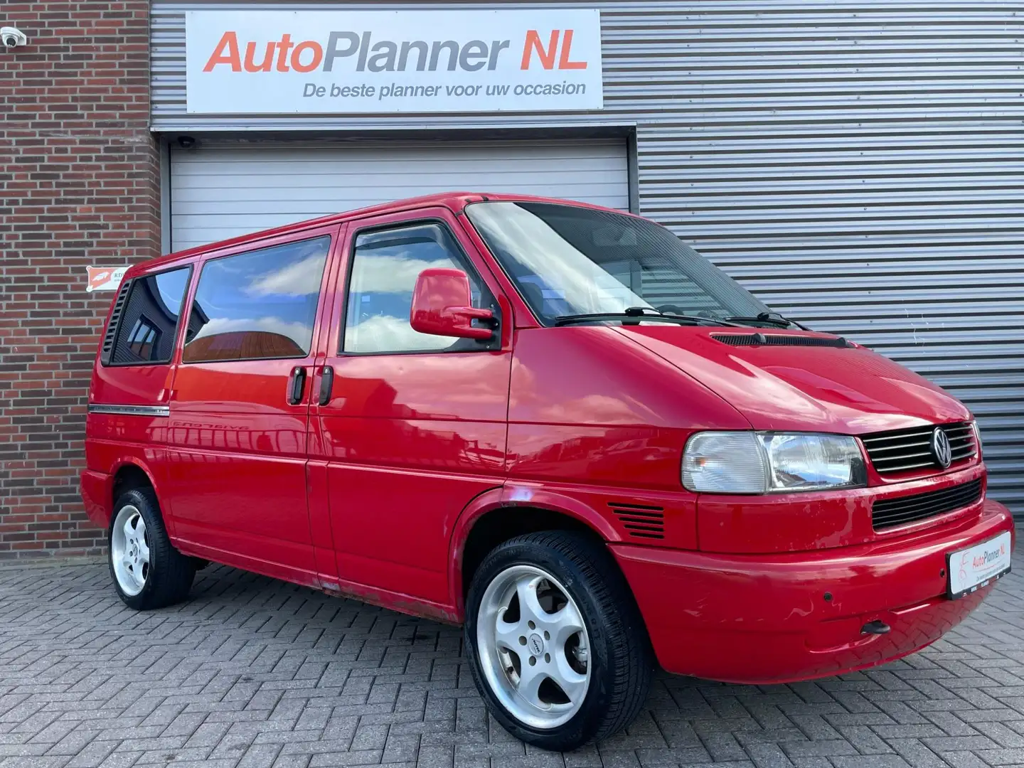 Volkswagen Transporter Caravelle 2.5! Automaat! 7-Persoons! Rood - 1