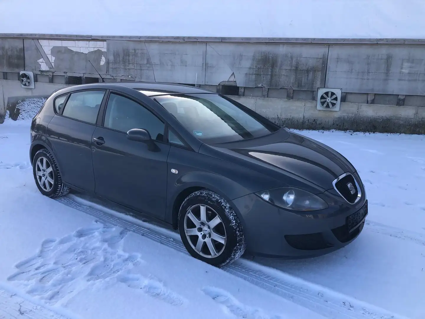 SEAT Leon Reference Grau - 2