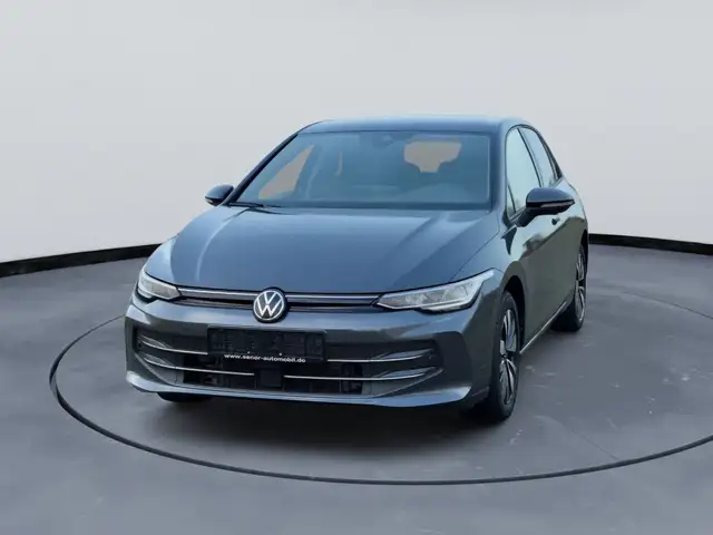 Volkswagen Golf VIII Lim. 1.5 TSI Goal NAVI LED PDC GARANTI