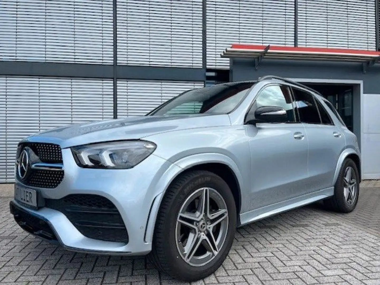 Mercedes-Benz GLE 400 d 4M AMG Line AIRM DISTR HUD PANO B&O Silber - 1