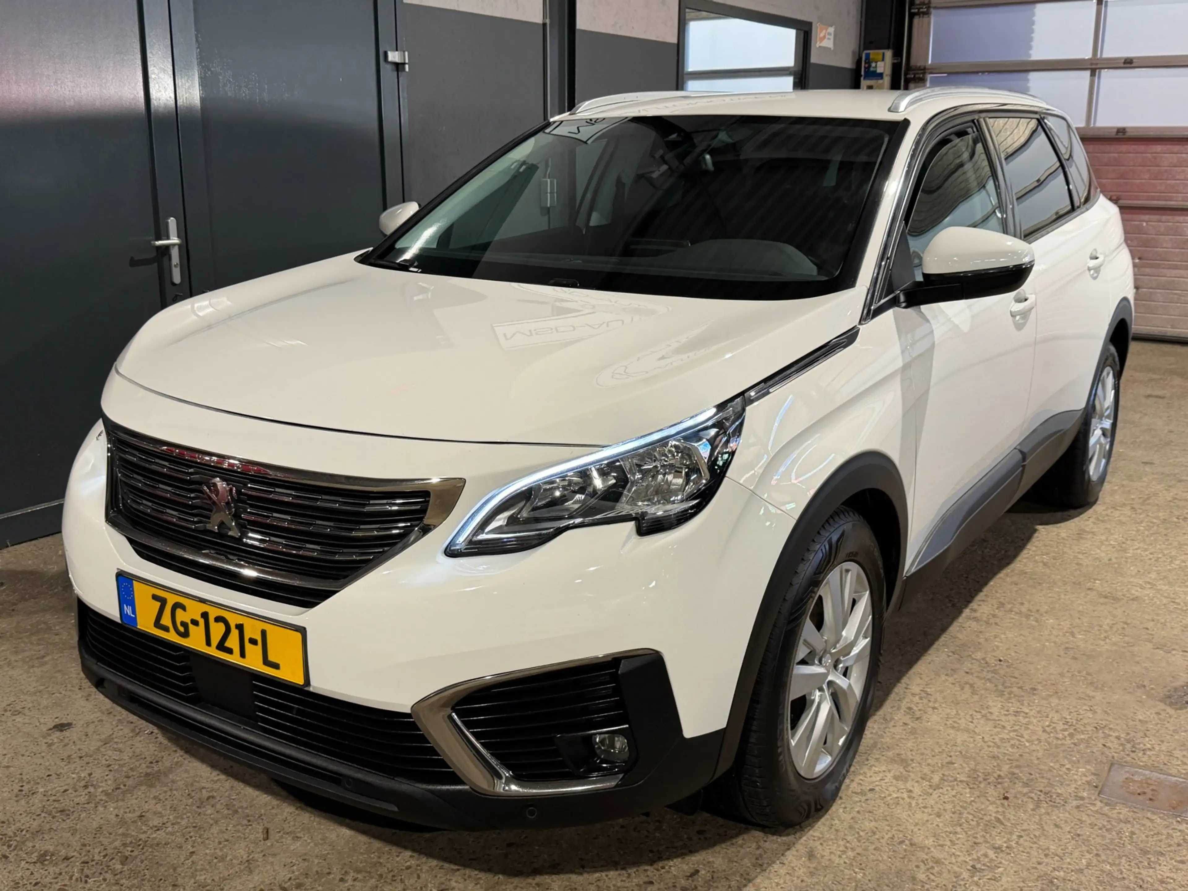 Peugeot 5008 1.2 PureTech Blue Lease Executive 7 Persoons NAP — photo 2