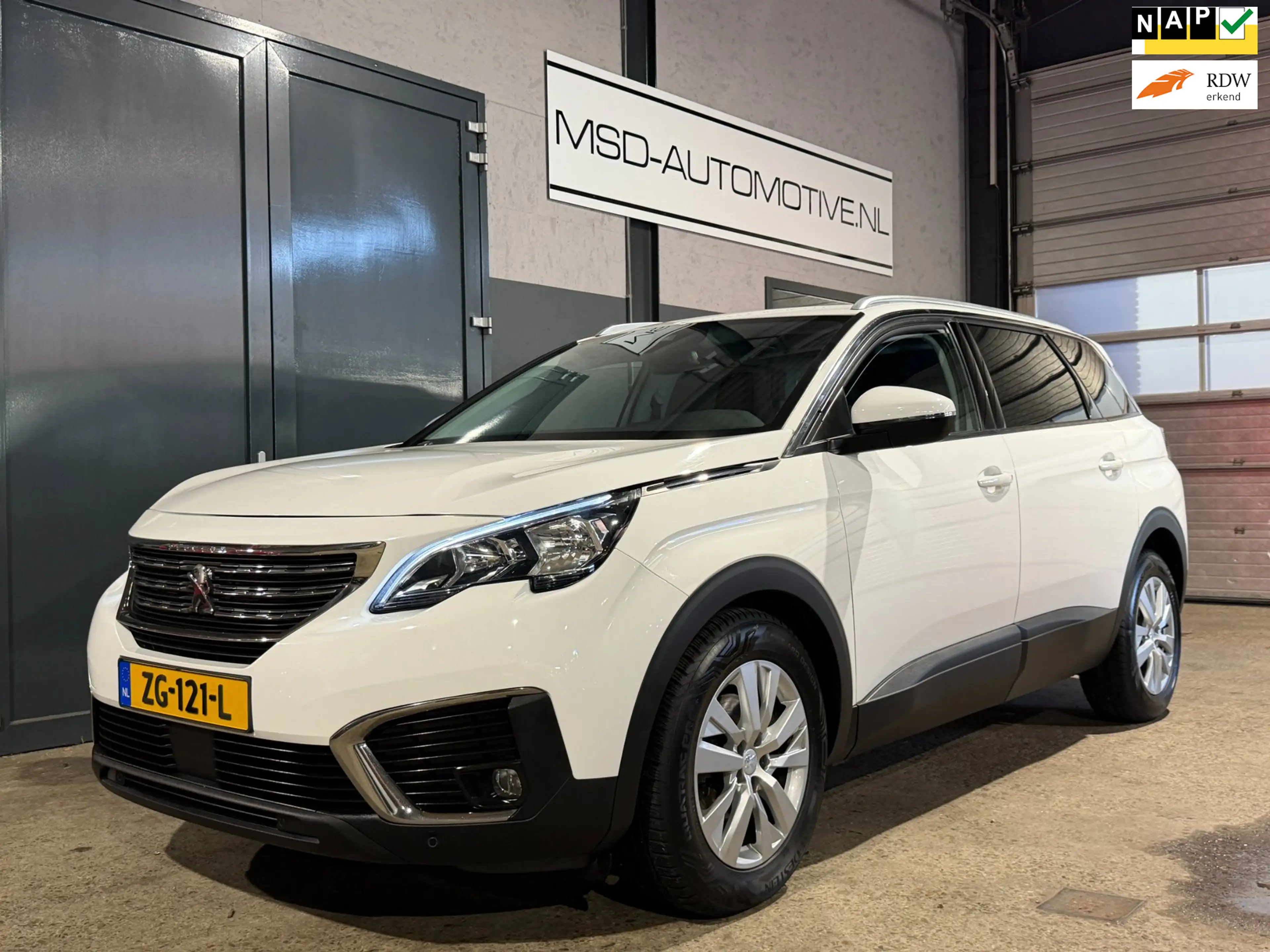 Peugeot 5008 1.2 PureTech Blue Lease Executive 7 Persoons NAP