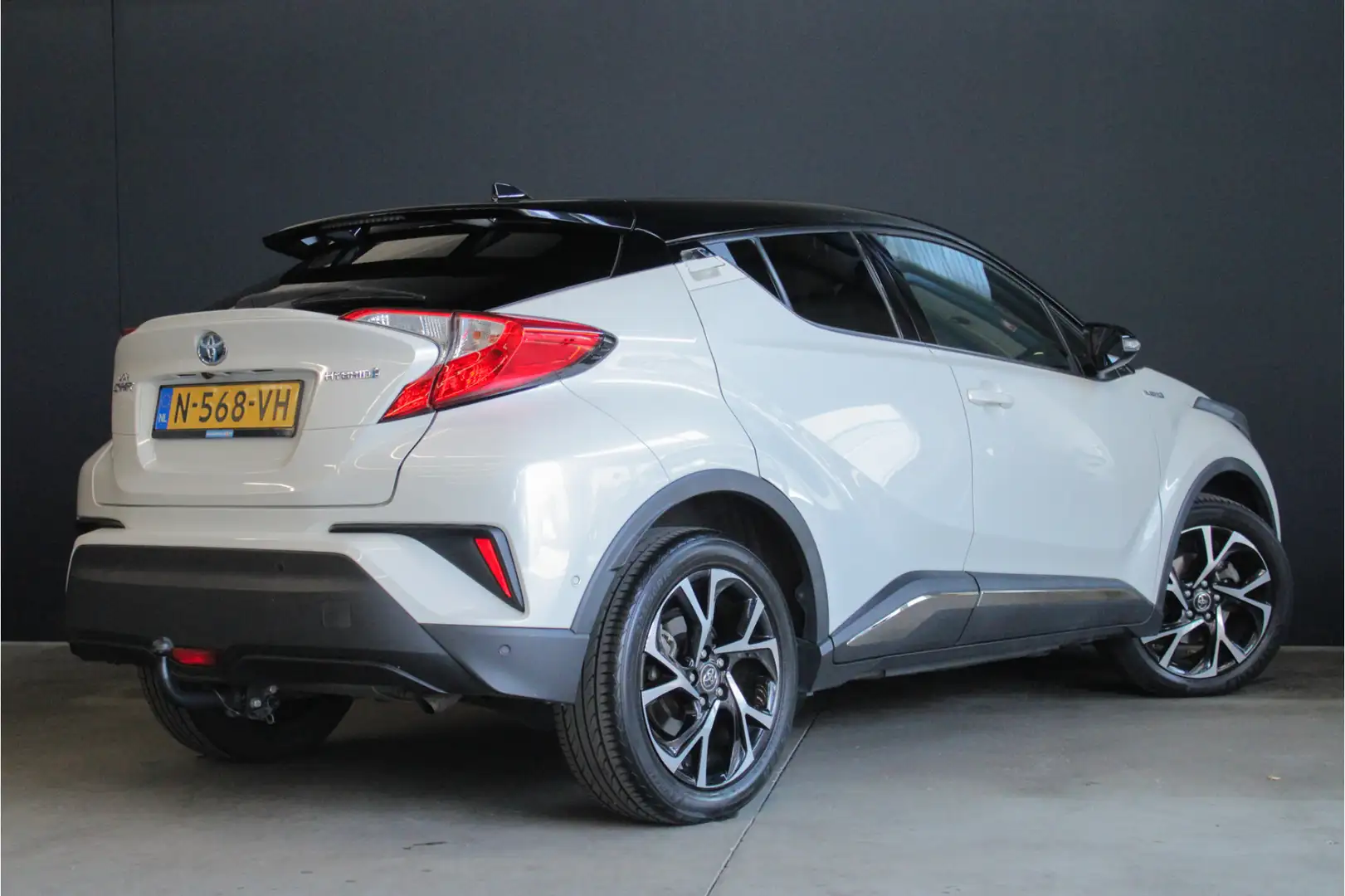 Toyota C-HR 1.8 Hybrid Bi-Tone |trekhaak|navigatie|BLIS|stoelv Wit - 2
