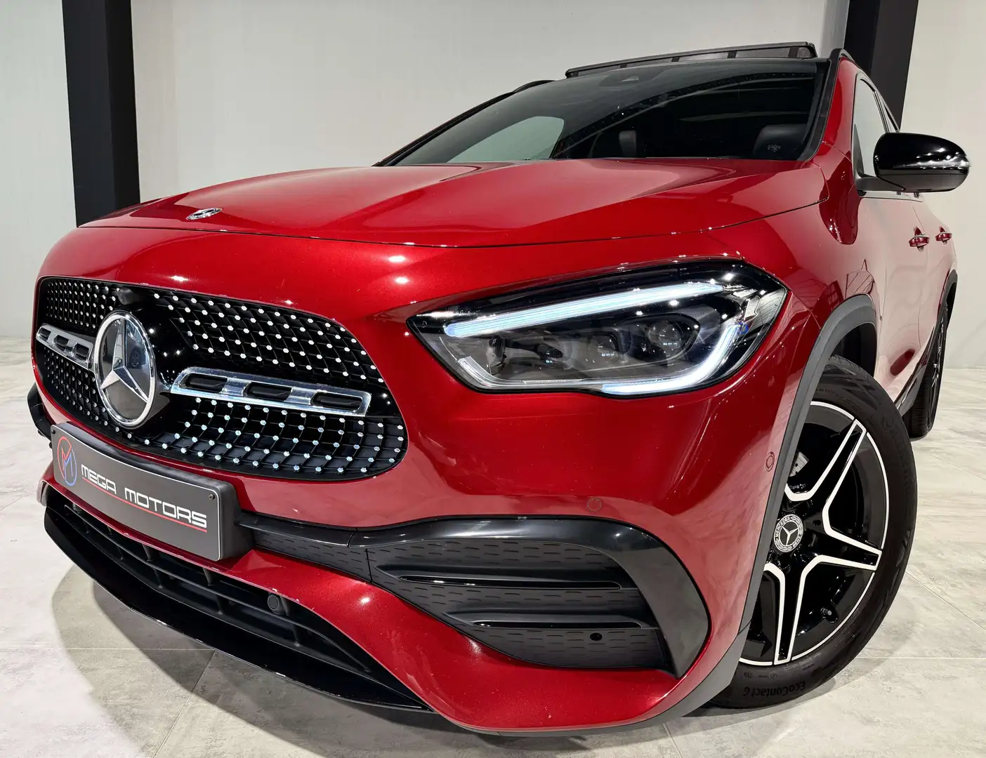 Mercedes-Benz GLA 200 d PACK AMG\ 150CV PACK NiGHT B.AUTO+F1 PANO CAMERA Rouge - 1