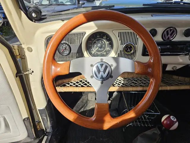 Volkswagen Maggiolino view 13