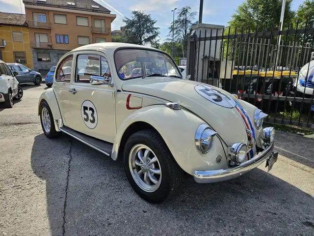 Volkswagen Maggiolino view 3
