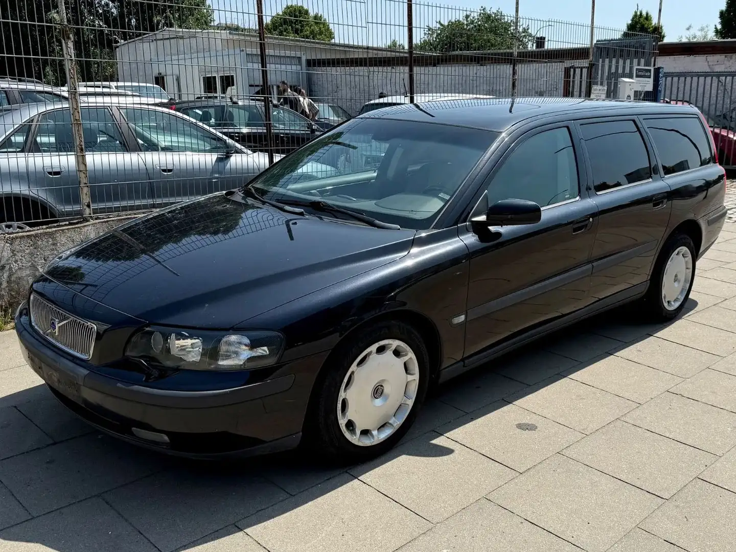 Volvo V70 2.4 D5 Premium / Automatik/TÜV NEU Noir - 1