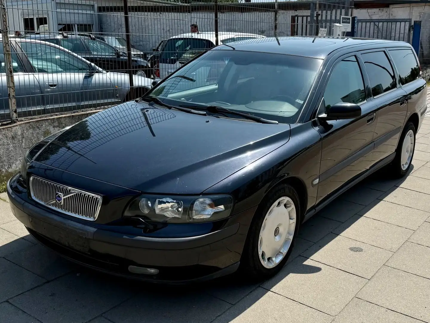 Volvo V70 2.4 D5 Premium / Automatik/TÜV NEU Noir - 2